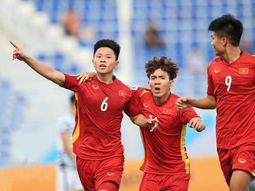 Vietnam hold defending champions RoK to 1-1 draw